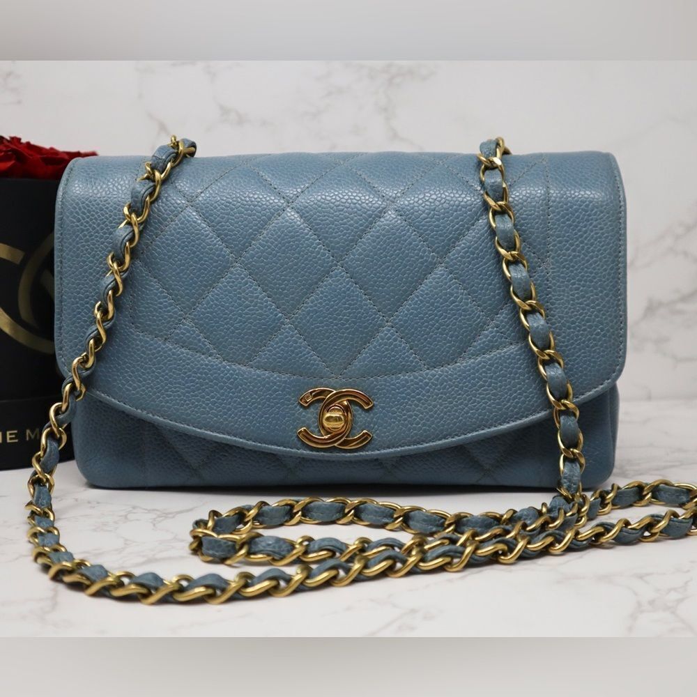 CHANEL Diana Small caviar leather CC Turnlock Quilted 22cm Baby Blue Chain bag
